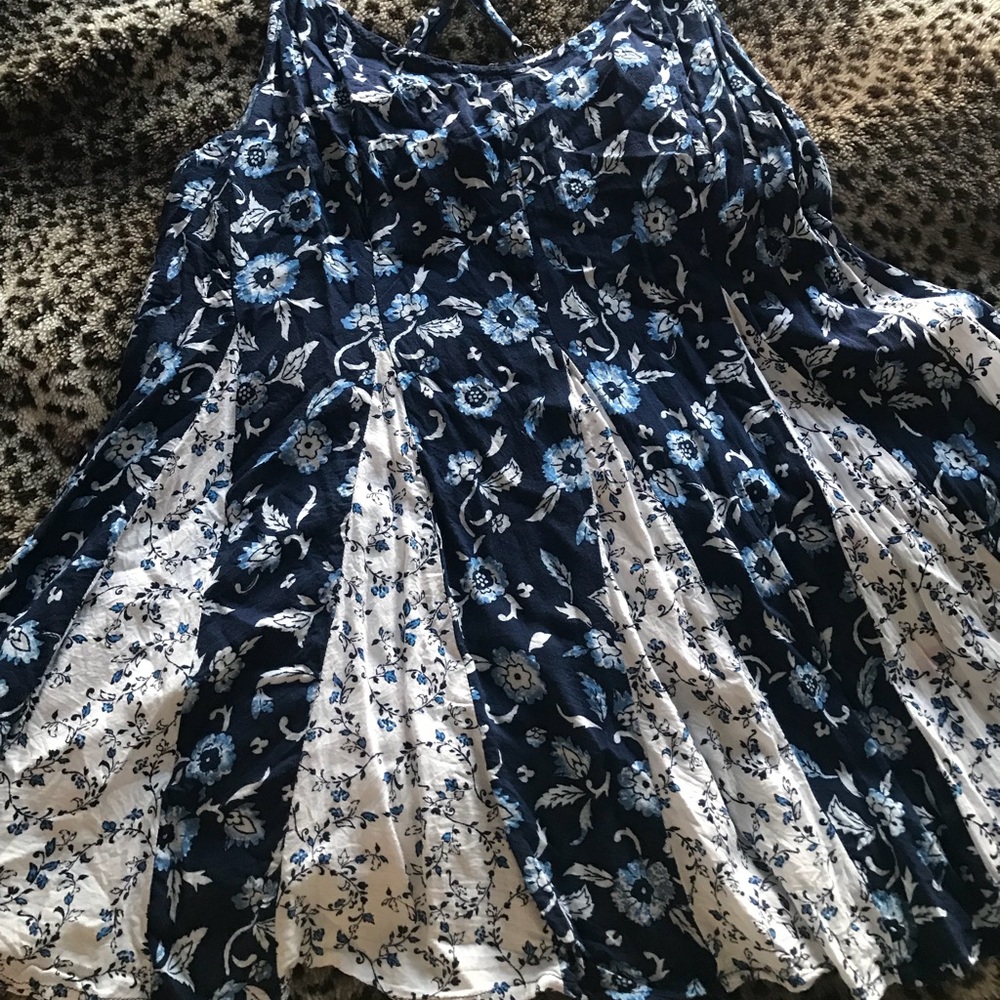 Size 0 (14) blue/white print challis print cami